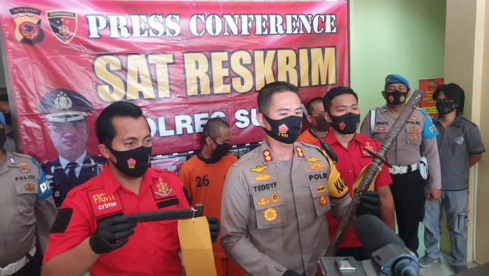 Polres Subang tangkap dua anggota geng motor yang terlibat tawuran.