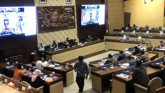 Rapat kerja Komisi II DPR