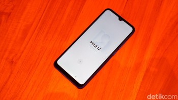 Ponsel ini sudah menjalankan MIUI 12 berbasis Android 10. Foto: Adi Fida Rahman/detikINET