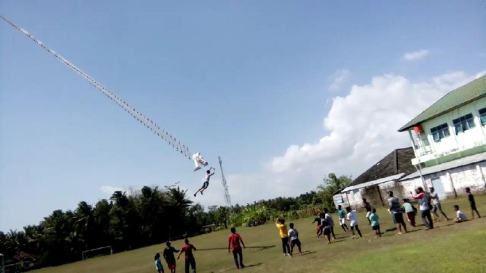 Remaja di Bantul terbang terseret layang-layang