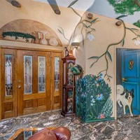 Setiap ruangan di rumah ini memiliki tema dan desain yang berbeda-beda. Bagaimana menurutmu? Foto: dok. Terri Alexander/realtor.com