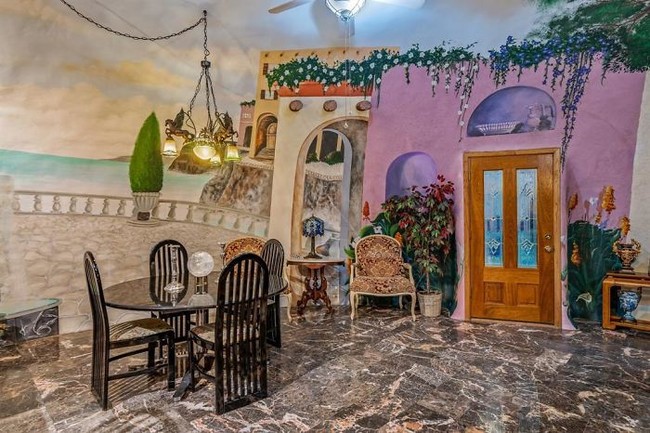 Jika berminat, rumah ini tengah dipasarkan di situs jual beli rumah, realtor.com dengan harga US$ 1,9 juta atau sekitar Rp 28,4 miliar. Tertarik membeli? Foto: dok. Terri Alexander/realtor.com