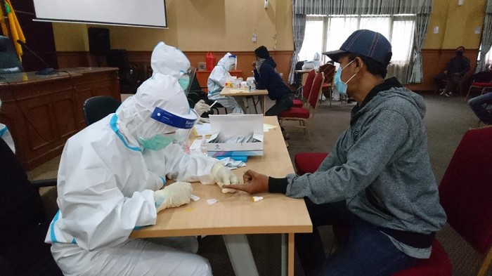 Seluruh Pegawai Pemkot Cilegon Jalani Rapid Test