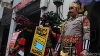 Pembagian masker ini dalam rangka kampanye giat pakai masker setelah angka kasus positif COVDI-19 terus melonjak.