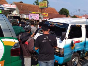 Diduga Korban Tabrak Lari, Pria Tewas Ditinggalkan Dalam Angkot di Bogor