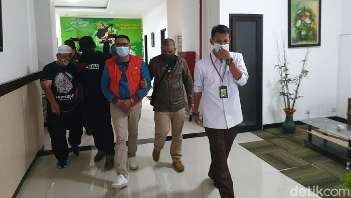 Terpidana korupsi Rp 41 M yang sempat buron 10 tahun, di Kejati Jateng, Semarang, Kamis (10/9/2020).
