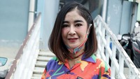 Pedangdut berusia 38 tahun itu kini dikenal dengan nama Uut Tri Pulungan usai menikah dengan anggota Polri Tri Goffarudin Pulungan. Pool/Palevi S/detikFoto.