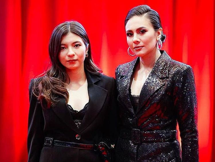 7 Potret Wulan Guritno dan Putrinya Shalom yang Seperti Kakak Adik