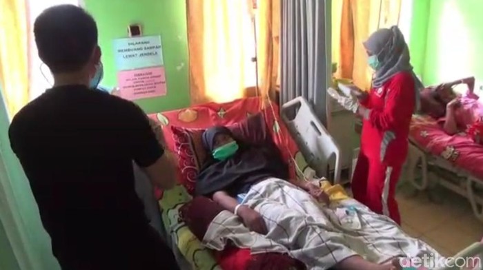 14 warga di Kendari dirawat karena diduga keracunan usai makan makanan akikah (Sitti Harlina/detikcom)