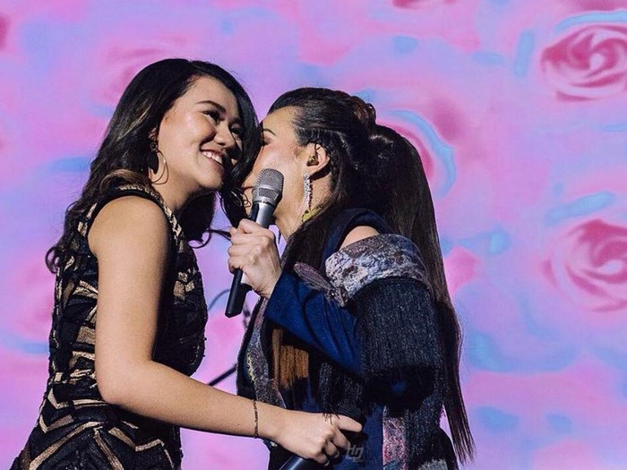 Aaliyah Massaid bersama Reza Artamevia