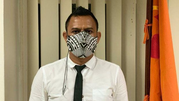 Anggota Komisioner Bawaslu Provinsi Papua Ronald Manoach (ANTARA News Papua/Hendrina Dian Kandipi)