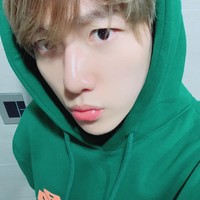 4. Baekhyun EXOIdol pria lain yang dikenal punya wajah flawless adalah Baekhyun EXO. Editor majalah Allure Korea pun mengaku kulitnya bening seperti porselen. Dikatakan jika rona wajah Baekhyun yang lembap membuatnya terlihat menonjol dalam pemotretan. Foto: Instagram/Internet