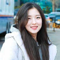 2. Arin OH MY GIRLTak hanya cantik, Arin OH MY GIRL juga punya kulit yang flawless. Para editor mengatakan tekstur kulit Arin sangat lembut dan ia punya rona wajah yang bening. Idol KPop yang sedang naik daun ini pun tak terlihat punya noda-noda di wajahnya. Ditambah lagi kulitnya tampak glowing sehingga cocok jadi model editorial beauty. Foto: Instagram/Internet
