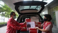 BMW Group Indonesia mendonasikan 2500 paket sanitasi khusus untuk anak-anak senilai Rp 124.000.000 kepada Save The Children yang memiliki basis di Indonesia. Dalam paket tersebut salah satunya masker dan handsanitizer khusu anak-anak yang membutuhkan.