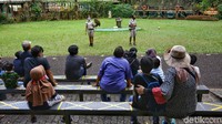 Tak hanya penerapan protokol kesehatan saat memasuki kawasan taman saja. Taman Safari juga menerapkan di semua wahana yang ada di kawasan taman. Salah satunya yaitu memberi jarak dan membatasi pengunjung di wahana.  