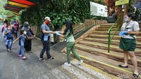 Teruntuk wahana yang ada di Taman Safari, pengunjung sudah bisa menikmatinya. Termasuk berkeliling dengan bis wisata dari Taman Safari yang diperuntukan bagi wisatawan yang datang dengan kendaraan umum atau motor.  