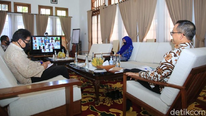 Puluhan diplomat senior di Kementerian Luar Negeri (Kemenlu) RI menyerap best practise upaya pengembangan pariwisata Banyuwangi. Mereka terinspirasi pesatnya perkembangan pariwisata Banyuwangi.