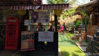 Beragam fasilitas menarik di kawasan itu sebagai penunjang bagi para pengunjung yang hendak belajar bahasa sekaligus berwisata di kawasan tersebut.