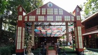 Seiring berkembangnya, kampus Desa Bahasa Borobudur yang semula berada di rumah pribadi Hani, kemudian membangun kampus 2. Kampus  2 ini dilengkapi dengan Taman Kelinci Borobudur, ada juga Homestay Halal. Selain itu, ada puluhan titik spot selfie.