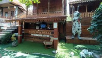 Kampus 3 itu untuk mengaplikasikan bagaimana open mindset, pola pikir, teman-teman dari SDM kita yuk kita jangan local nest ketika kita berbicara berpikir. Kamu kesan apa ketika ke Singapura, Singapura itu disiplin, kebersihan, disiplin kebersihan nggak ada tandingannya,” ujarnya.