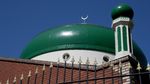 Inggris Izinkan Masjid Tetap Beroperasi
