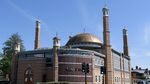 Inggris Izinkan Masjid Tetap Beroperasi
