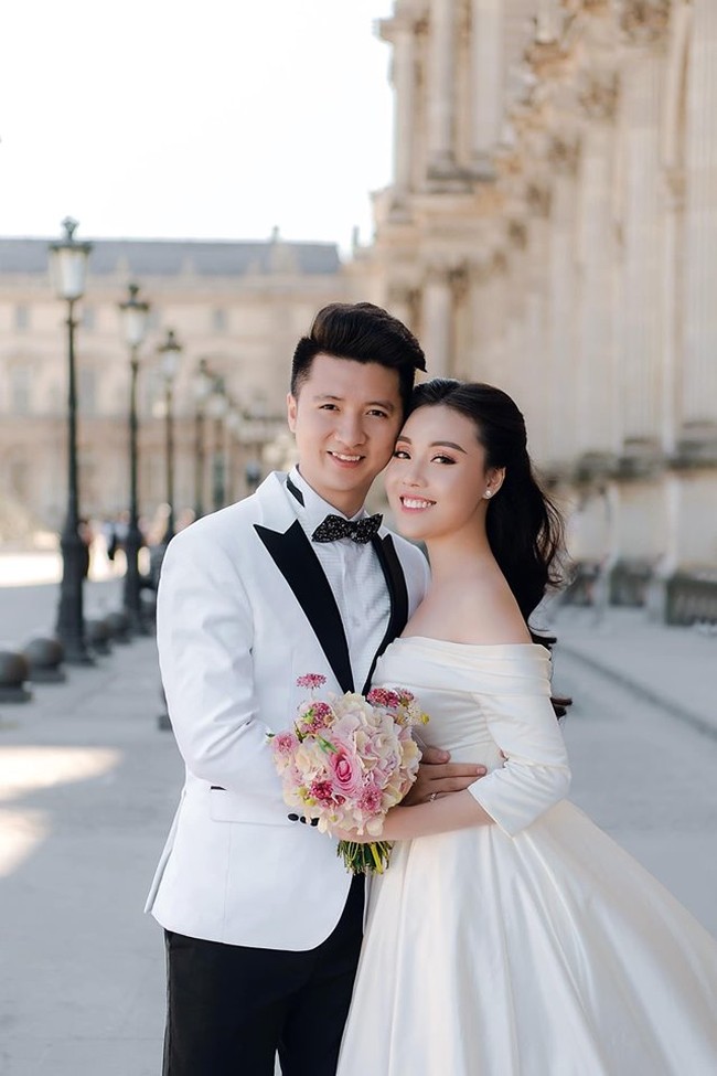 Seperti dikabarkan Newsbeezer, pernikahan mereka penuh drama demi mencari sensasi semata. Menjelang perceraian, mereka saling mengejek di media sosial. Sang suami menuduh Au Ha My berpura-pura keguguran. (Foto: Facebook)