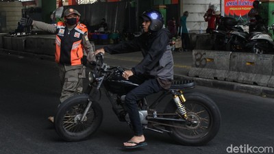 Ingat! Ini Sanksi Bagi Pelanggar Ketentuan Berkendara saat PSBB Total