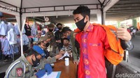 Biasanya para pelanggar ini menggunakan masker namun tidak tepat, seperti menggunakan di dagu hingga hanya dikalungi saja.