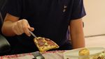 10 Potret Eddy Meijer, Putra Maudy Koesnaedi yang Hobi Masak