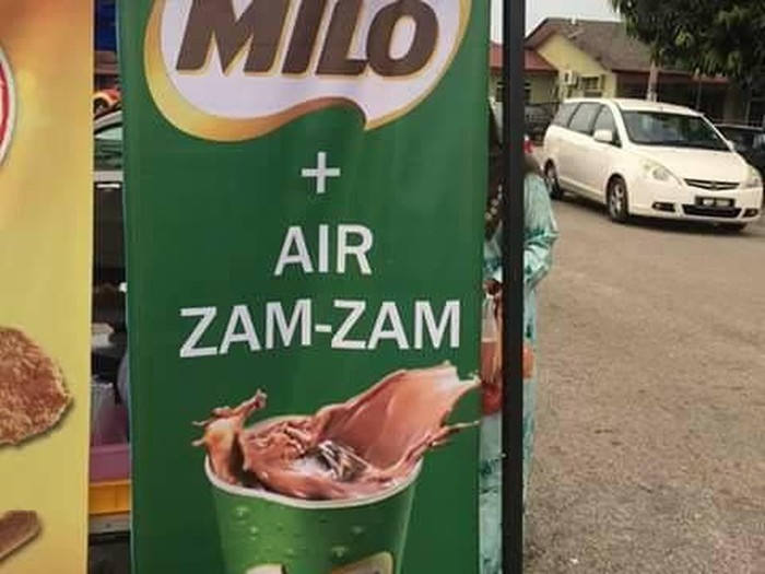 Es Cokelat Campur Air Zam-zam