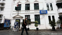 Selain kawasan Kota Tua Jakarta, sejumlah objek wisata yang ditutup selama penerapan kembali PSBB secara ketat yakni kawasan Monas, Ancol, Taman Margasatwa Ragunan, Anjungan DKI di TMII, Taman Ismail Marzuki, Monumen Nasional, dan Galeri Nasional.