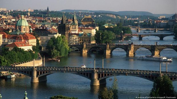 Jerman Keluarkan Peringatan Perjalanan untuk Jenewa dan Praha
