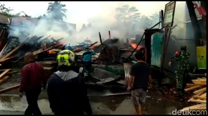 Kebakaran Pabrik Kayu di Tasikmalaya