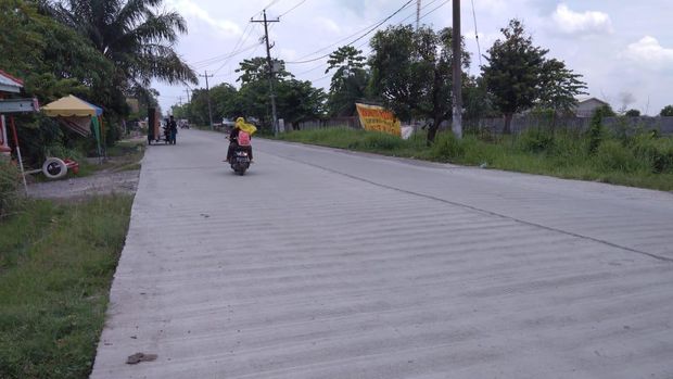 Kondisi jalan di Martubung yang telah diperbaiki (Datuk Haris-detikcom)