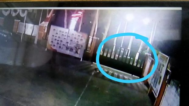 KPU Kota Blitar Diteror Berupa Kembang Setaman dan Boneka Tertusuk Jarum