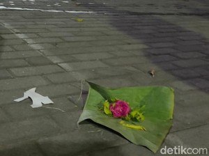 Geger Kembang Setaman dan Boneka Tertusuk Jarum yang Teror KPU Kota Blitar