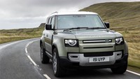 Di posisi kelima, Jaguar Land Rover Defencer dengan 105 poin. Foto: Jaguar Land Rover