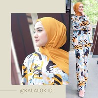 Keputusan Marcella berhijab didorong karena kerap mendapatkan petunjuk lewat mimpi. Buat kalian yang kalo setelah berdoa, diberi mimpi, kalian abaikan, lalu sesuatu yang buruk terjadi, pasti kalian akan berusaha patuh, walau terkadang suka epic isinya tuh. Atau buat kalian yang suka dikasih tau bocoran lewat mimpi, supaya bisa memperbaiki, pasti suka ingat-ingat jeda waktu buat siap siap, tulisnya di akun Instagram @marcella_simon. (Foto: Instagram @marcella_simon)