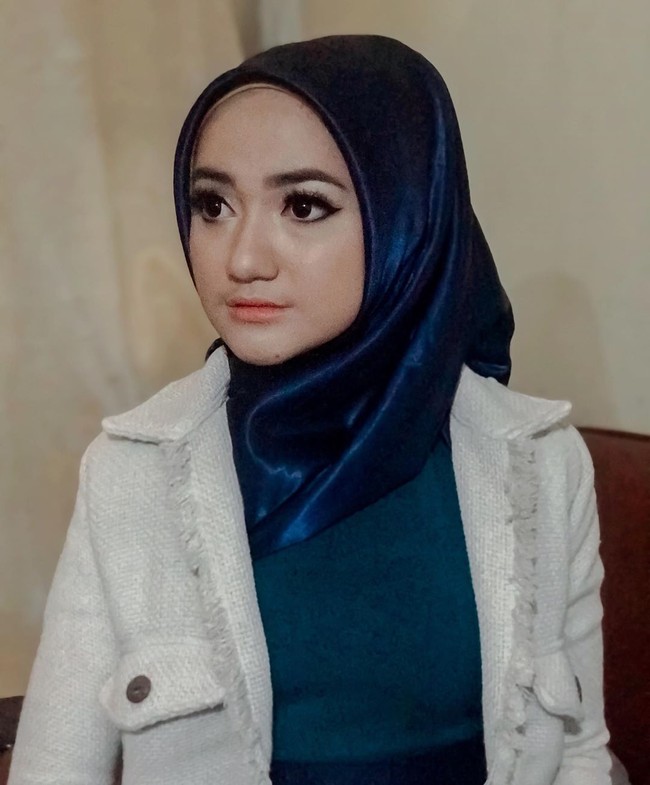 Marcella mengungkapkan sempat merasa ketakutan dengan pemikiran-pemikiran manusia jika dirinya berhijab. Pada akhir Juli 2020, ia hampir setiap hari menangis karena ingin berhijab. (Foto: Instagram @marcella_simon)