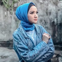 Keesokan harinya setelah mimpi tersebut, Marcella langsung berhijab. Ia pun merasa sangat aman dari gangguan yang selama beberapa tahun belakangan tak henti datang kepadanya. Bintang sinetron Orang Ketiga itu meminta kepada pengikutnya agar jangan membully dirinya dan meminta doanya.  (Foto: Instagram @marcella_simon)