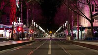 Sebagian besar lonjakan kasus COVID-19 di Melbourne terkait dengan oknum staf yang melanggar protokol kesehatan di hotel-hotel khusus karantina warga Australia yang kembali dari luar negeri.  