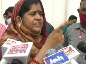 Mengaku Lahir di Kotoran Sapi, Menteri India Klaim Kebal Corona