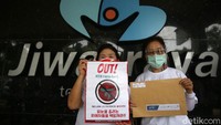 Seperti diketahui, Asuransi Jiwasraya santer menjadi sorotan sejak dua tahun lalu akibat kasus gagal bayar terhadap klaim dari nasabah. Totalnya sekitar Rp 802 miliar pada 2018 dan membengkak menjadi Rp 12,4 triliun pada akhir 2019.