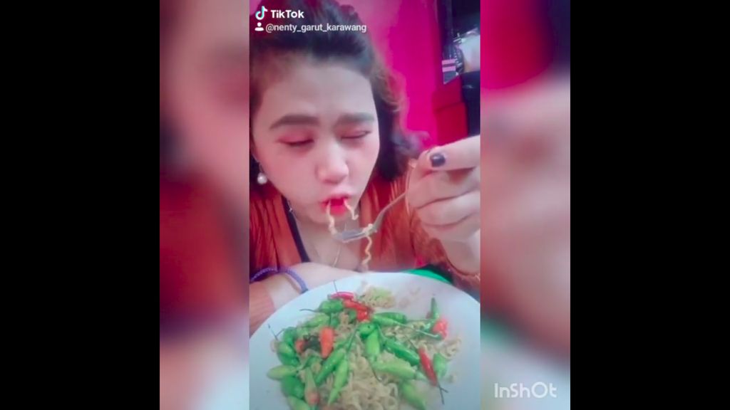 Nenty, Ratu Cabai dari Karawang yang Hobi Ngunyah Cabai Utuh