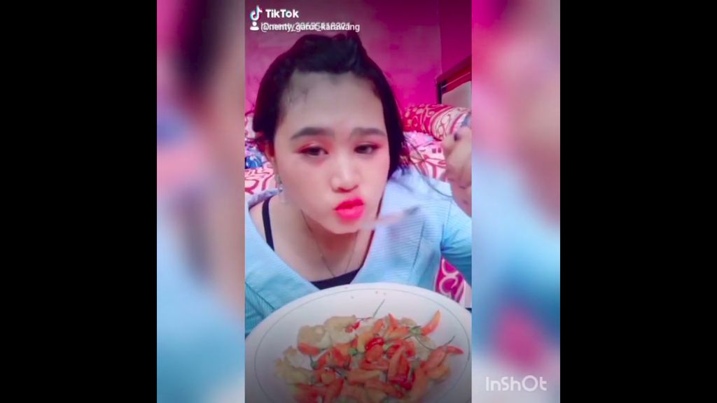 Nenty, Ratu Cabai dari Karawang yang Hobi Ngunyah Cabai Utuh