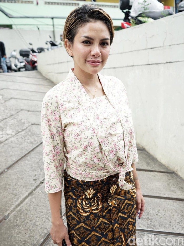 Nikita Mirzani saat ditemui di kawasan Trans TV.