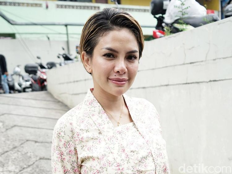 Kritik Anies Baswedan soal PSBB, Nikita Mirzani: Salat Tahajud Dulu