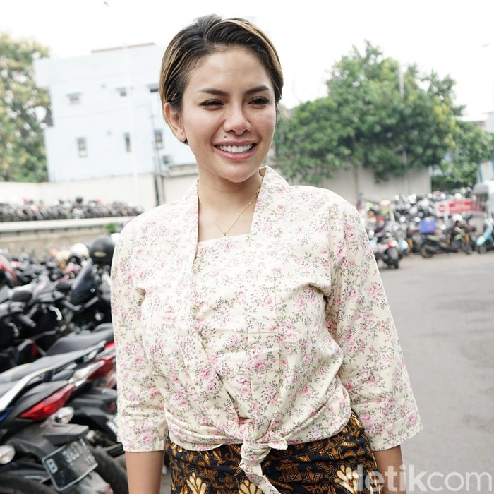 Nikita Mirzani saat ditemui di kawasan Trans TV.