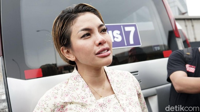 Nikita Mirzani saat ditemui di kawasan Trans TV.
